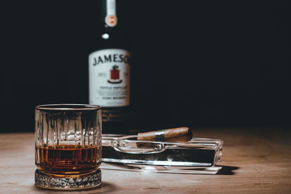 Як пити Jameson: у чистому вигляді, з імбирним елем і в коктейлях